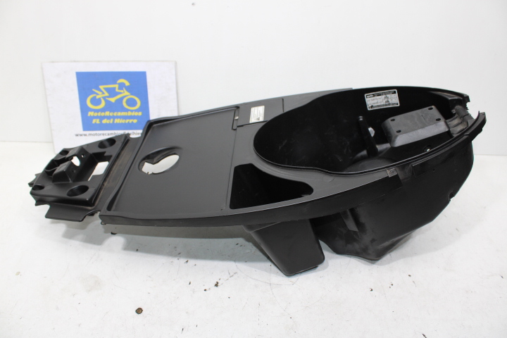 AP8178098-AP8178229-654467-cofano-cofre-maletero-bajo-asiento-aprilia-sport-city-125-e2-2004-2006 (1)