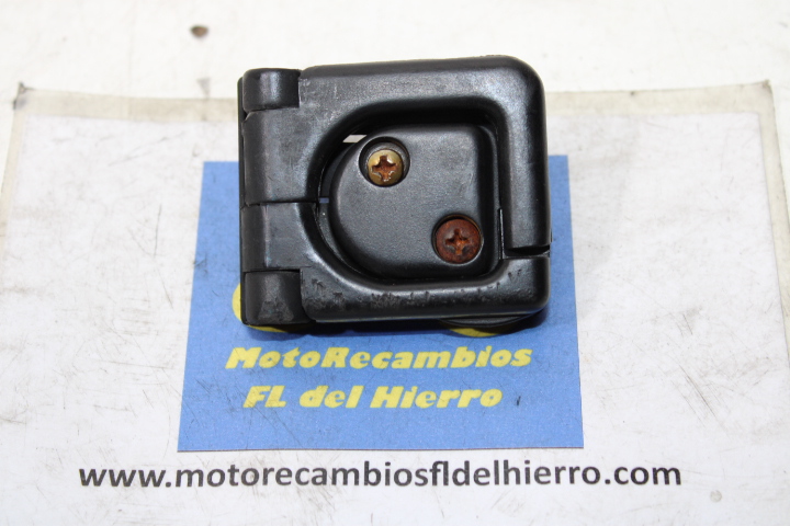 AP8258034-gancho-contra-escudo-aprilia-sport-city-125-e2-2004-2006 (1)