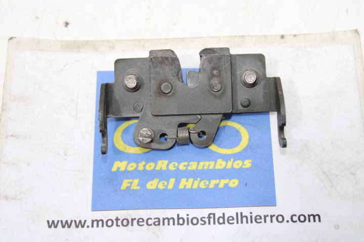 cierre-asiento-aprilia-sport-city-125-e3-2007-AP8102947 (1)