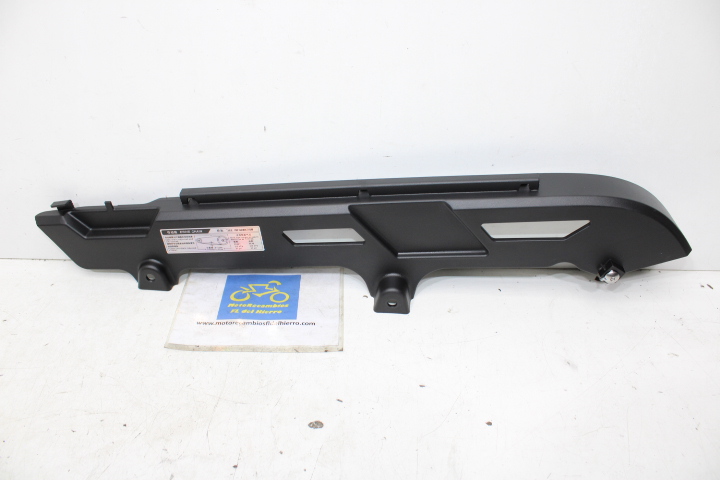 cubre-cadena-zontes-custom-125c-2024-4046502-039000 (1)