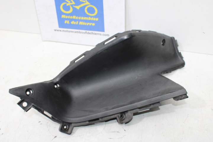 tapa-bandeja-derecha-kymco-k-xct-125-2014-81141LKG7E00N1R (1)