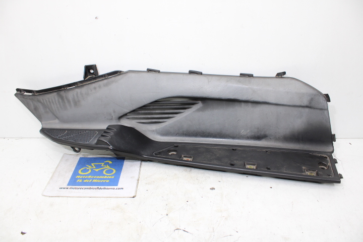 carenado-panel-suelo-derecho-kymco-super-dink-300i-2009-2015-64312LEA7E00N1R (1)
