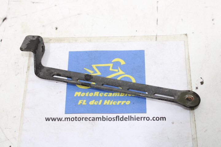 soporte-tirante-inferior-radiador-yamaha-fzs-1000-fazer-1c28-2005-5LV124640000 (1)
