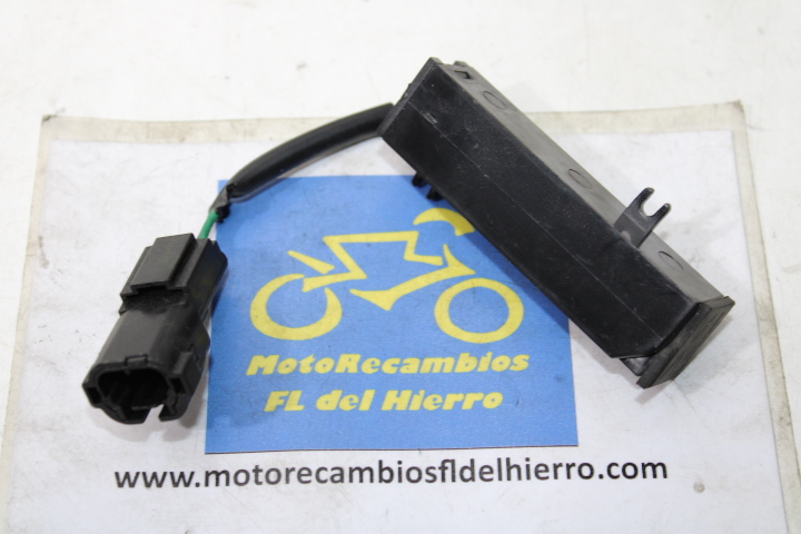 cargador-toma-12v-usb-kymco-people-s-125i-abs-2022-38900AEB9E00 (1)