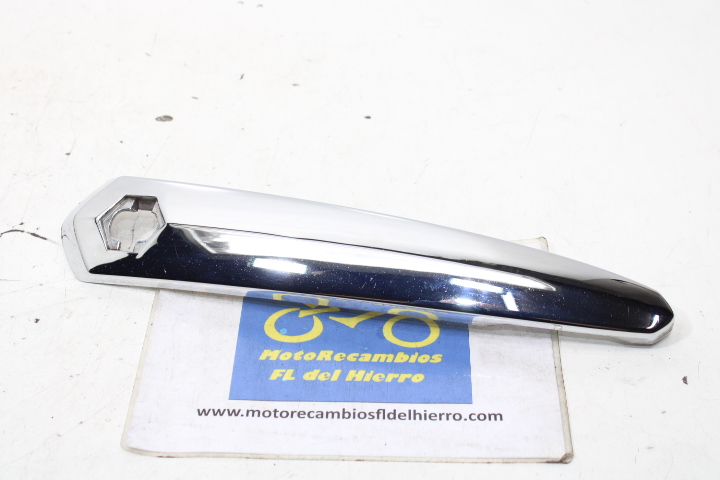 embellecedor-cromado-central-piaggio-beverly-500-ie-e3-2006-620026 (1)