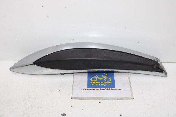 embellecedor-protector-carenado-trasero-izquierdo-piaggio-beverly-500-ie-e3-2006-CM016901000C (1)