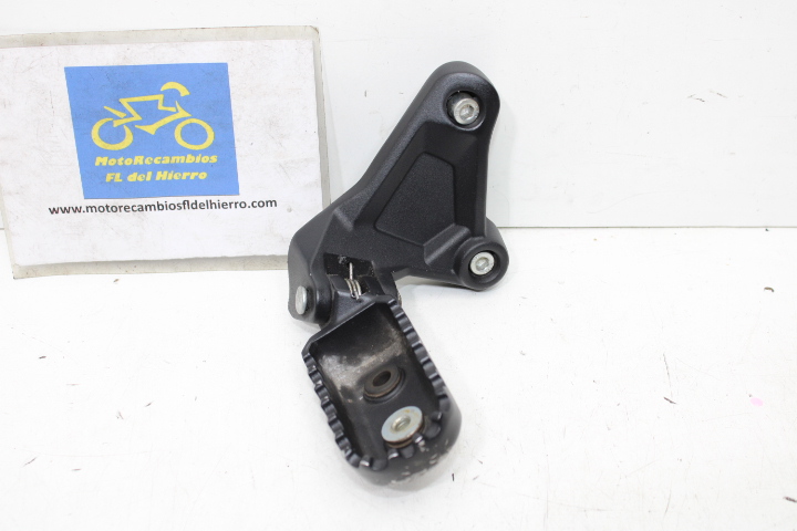 estribera-delantera-izquierda-voge-650-dsx-2022-311650158-0001 (1)