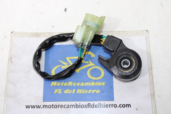 interruptor-sensor-pata-lateral-kymco-people-s-125i-abs-2022-35370AEB9E00 (1)