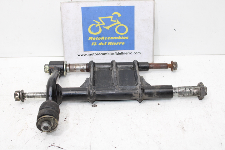 soporte-motor-piaggio-beverly-500-ie-e3-2006-599752-599527-598877 (1)