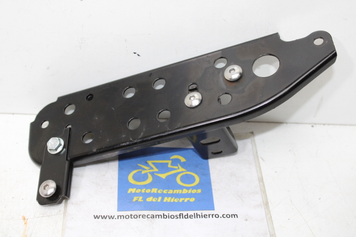 soporte-suelo-derecho-zontes-125d-2023-4066200-002000-4026200-013000 (1)