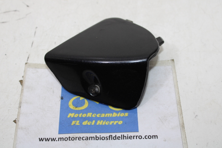 tapa-derecha-acceso-bomba-freno-piaggio-beverly-500-ie-e3-2006-59842140ND (1)