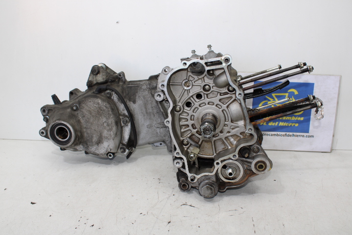 bajos-bloque-motor-piaggio-vespa-gts-250-ie-e3-2005-1A0009750A (1)