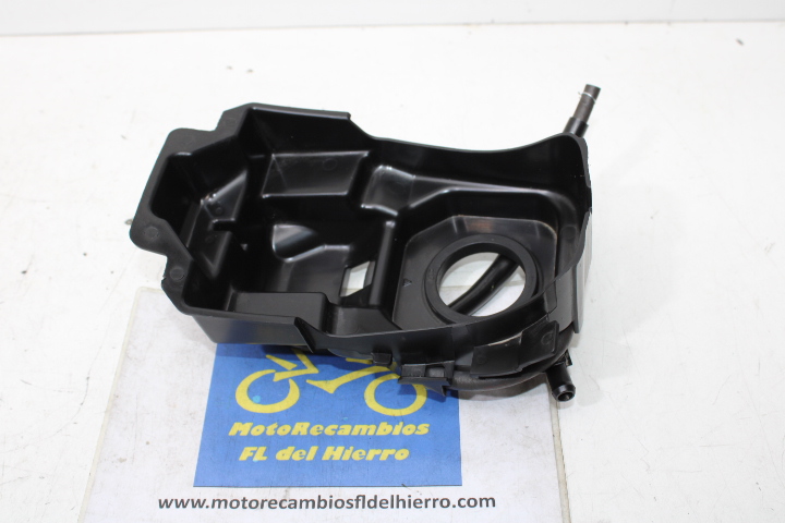 bandeja-sobrante-deposito-gasolina-honda-forza-350-2025-17525K1BT00 (1)