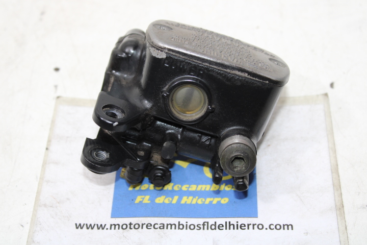 bomba-freno-delantero-yamaha-tmax-xp500-carburacion-2001-5RU258702000 (1)