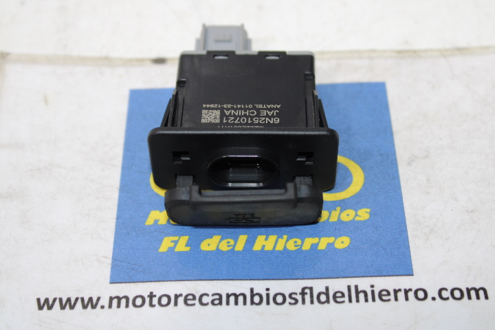 cargador-tipo-c-toma-12v-honda-forza-350-2025-38940K3HB01 (4)