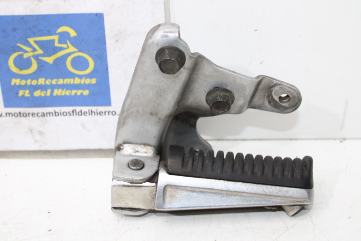 estribera-trasera-izquierda-yamaha-tmax-xp500-carburacion-2001-5GJ274301100 (1)