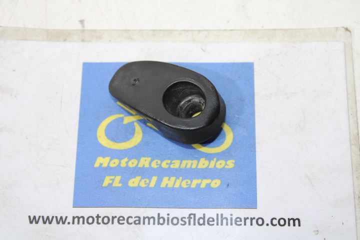 gancho-contra-escudo-sym-symphony-125s-e3-2015-81132M7Q000 (1)