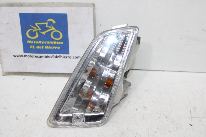 intermitente-delantero-izquierdo-piaggio-vespa-gts-250-ie-e3-2005-1D000476 (1)