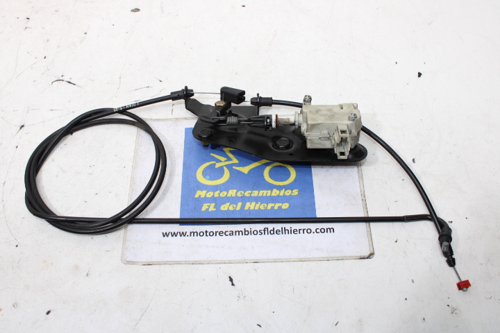 motor-apertura-asiento-piaggio-vespa-gts-250-ie-e3-2005-1D002276R-CM012811-CM012813 (1)