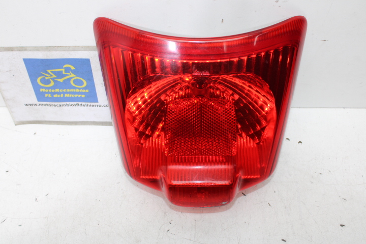 piloto-trasero-piaggio-vespa-gts-250-ie-e3-2005-58266R-1B000959 (2)