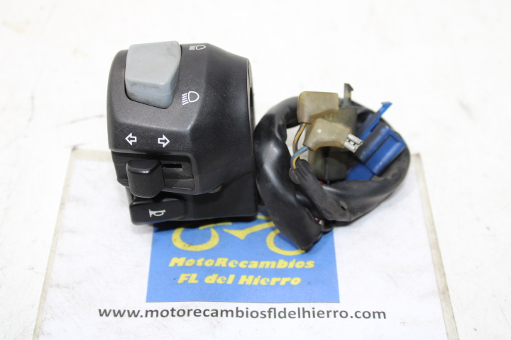 piña-izquierda-luces-yamaha-tmax-xp500-carburacion-2001-5GJ839630100 (1)
