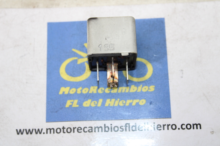 rele-de-luces-piaggio-vespa-gts-250-ie-e3-2005-641933 (1)