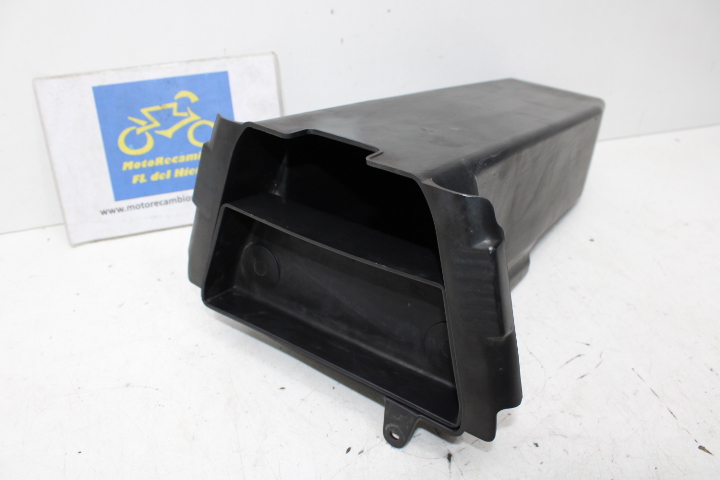 caja-portaobjetos-bajo-asiento-suzuki-vl250lc-intruder-9221126F00000-4743126F00000 (1)
