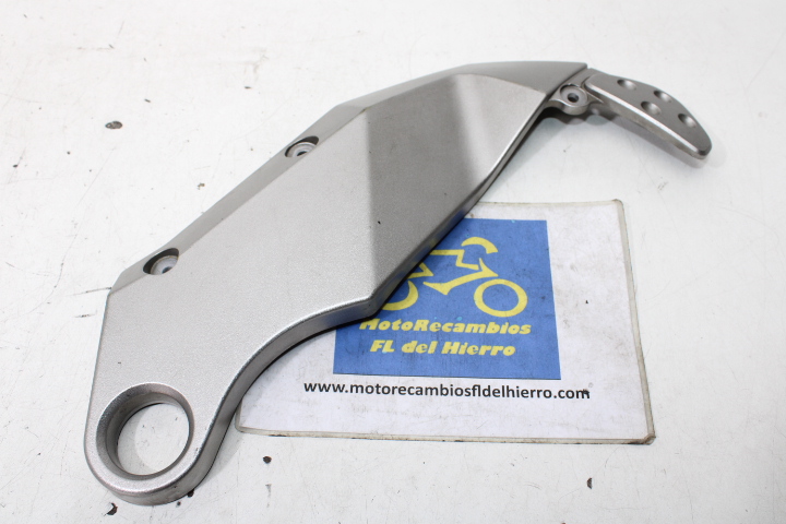 cubierta-embellecedor-chasis-derecho-kawasaki-z750s-2006-14091023410C (1)