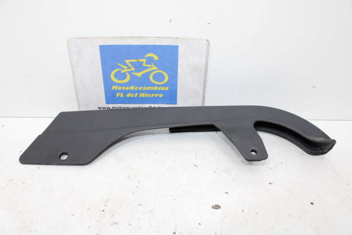 cubre-cadena-basculante-suzuki-vl250lc-intruder-61310-26F00-000 (1)