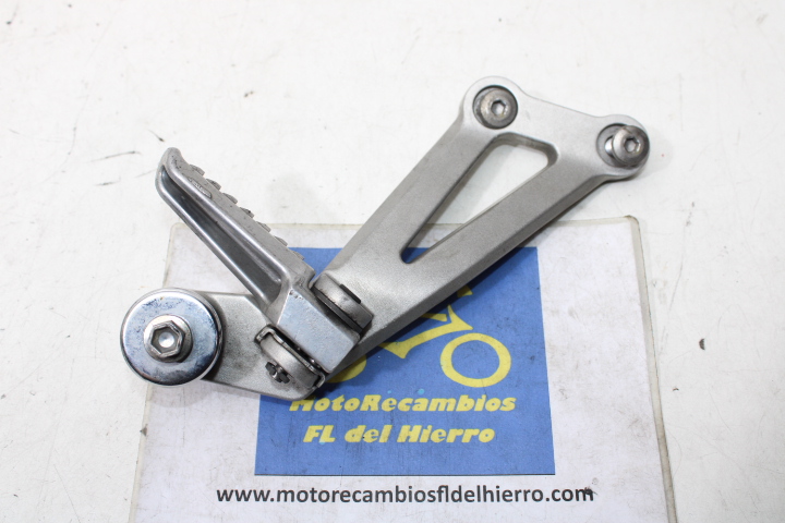 estribera-trasera-derecha-soporte-kawasaki-z750s-2006-340280005-350630063458 (1)