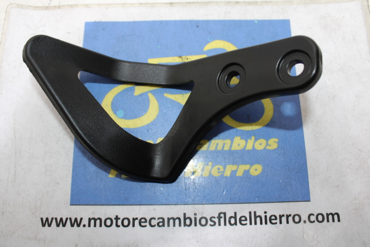 protector-estribera-delantera-derecha-suzuki-vl250lc-intruder-43591-26F00-000 (1)