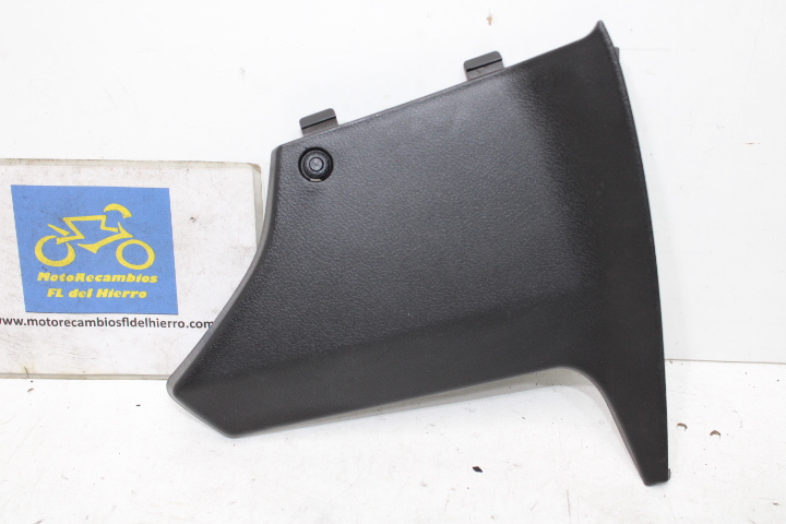 tapa-derecha-contra-escudo-kymco-xciting-400-s-2020-81111ADG5E00N1R (1)