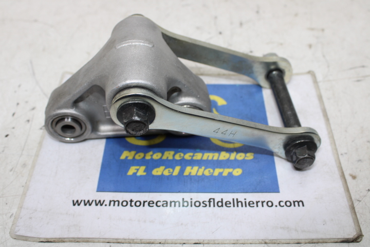 bieletas-suspensión-trasera-suzuki-gladius-sfv-650-2013-6260044881000-6264144H00000 (1)