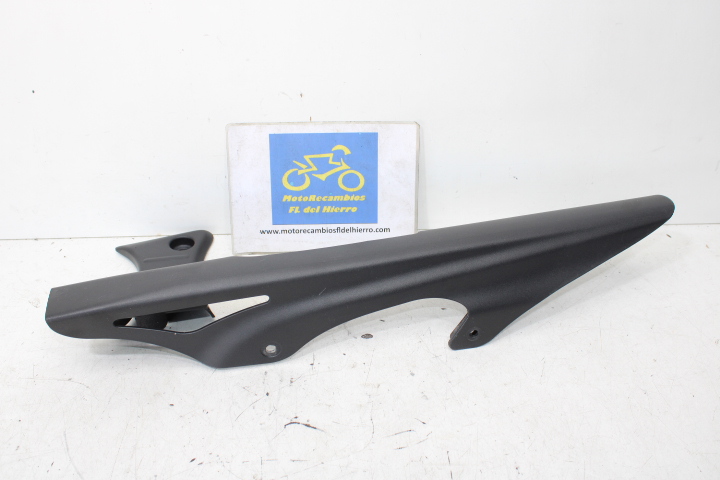cubre-cadena-suzuki-gladius-sfv-650-2013-6131044H00000 (1)