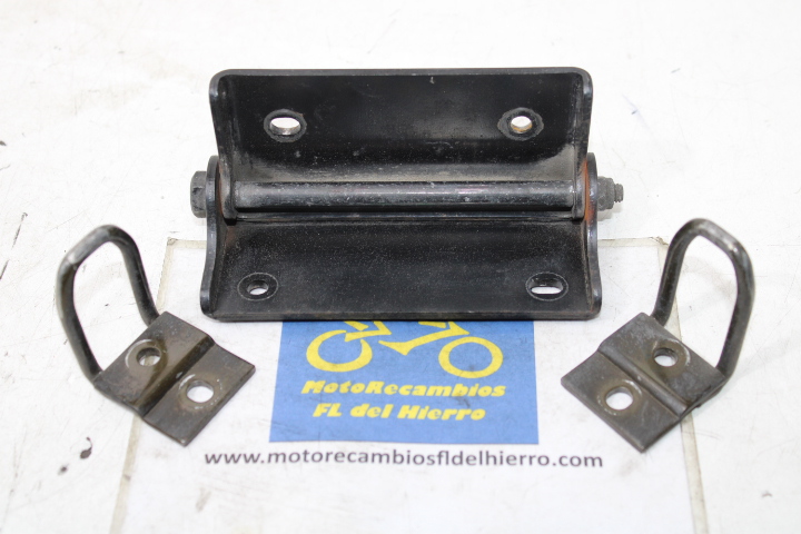 ganchos-bisagra-asiento-kymco-superdink-125-e3-77303LEA7E00-77300LEA7E00 (1)