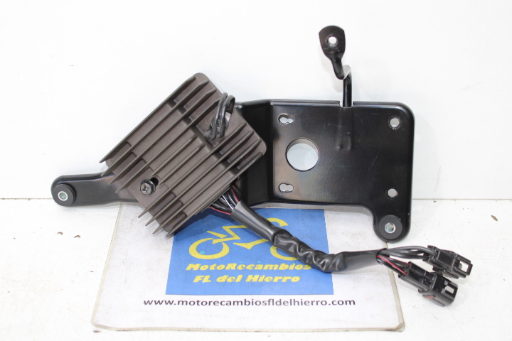 regulador-sh811aa-soporte-suzuki-gladius-sfv-650-2013-3280047H00000-3341444H01000 (1)