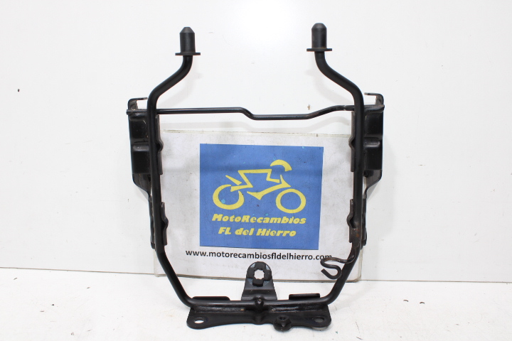 araña-soporte-faro-delantero-suzuki-gsr-600-2007-5185044G01000 (1)