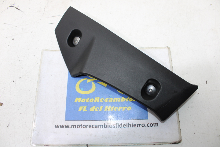 protector-derecho-del-radiador-suzuki-gsr-600-2007-1776144G00000 (1)